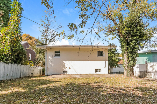 Building Photo - Cozy 4 Bedroom Home