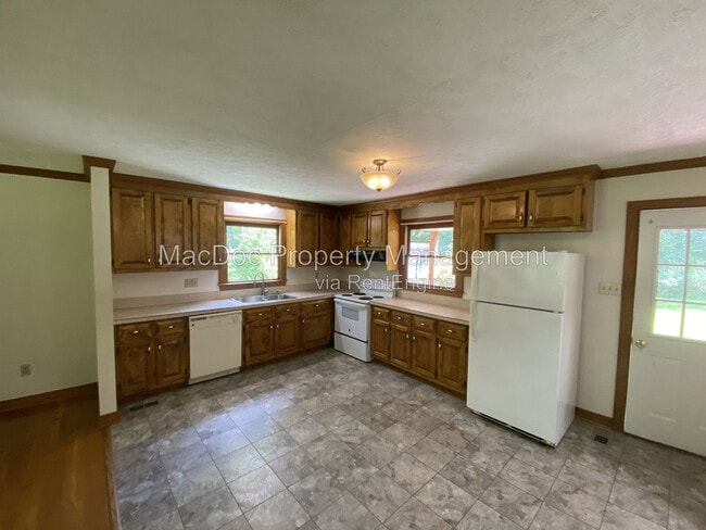 Building Photo - 28341 Edgar Rd