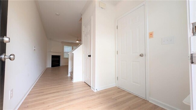 Building Photo - 521 Windstone Trail