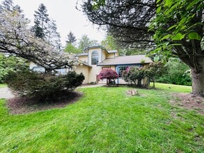 Building Photo - ***PENDING APPLICATION***Lovely Home Minutes away from West Beach