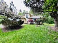 Building Photo - ***PENDING APPLICATION***Lovely Home Minutes away from West Beach