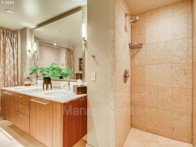 Building Photo - 311 NW 12th Ave