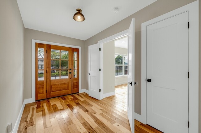 Building Photo - 403 Moody St