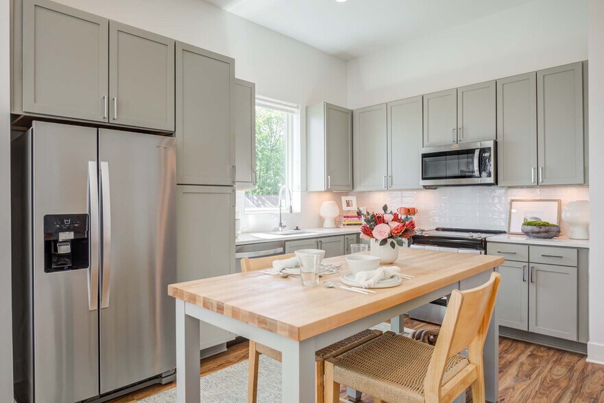 Queens Wedgewood Houston apartments — community photo - Queens Wedgewood Houston