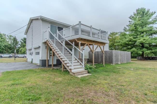 Building Photo - 102 Pine Dr