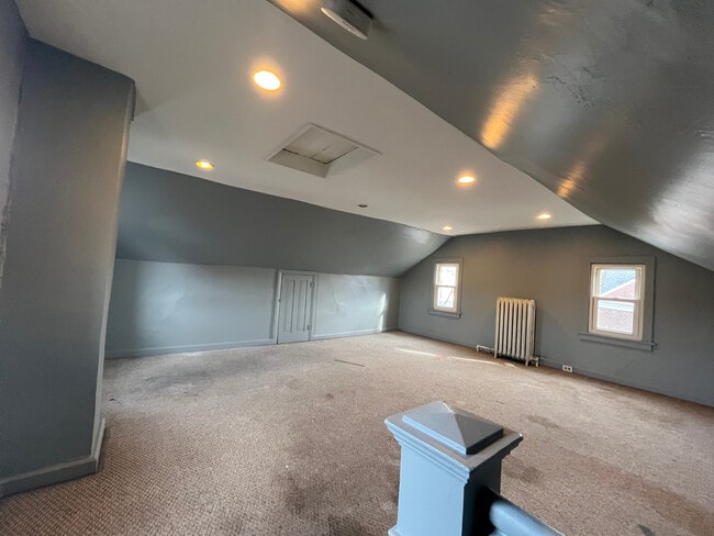 Building Photo - 544 King St