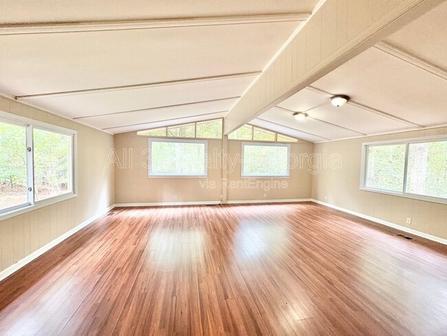 Building Photo - 435 Sherwood Rd