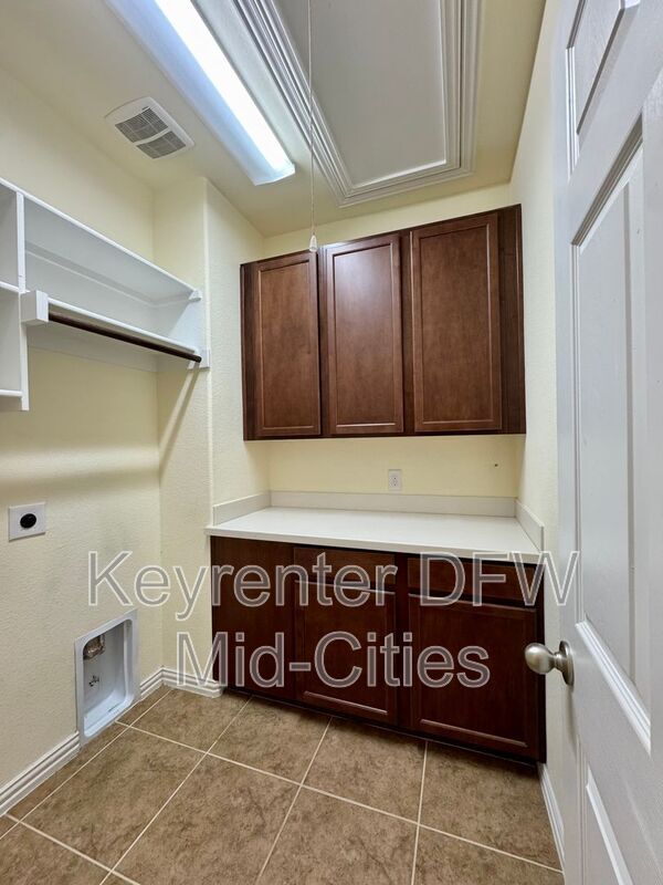 Building Photo - 8608 Newcastle Bend