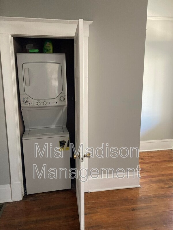 Building Photo - 1203 E Henry St