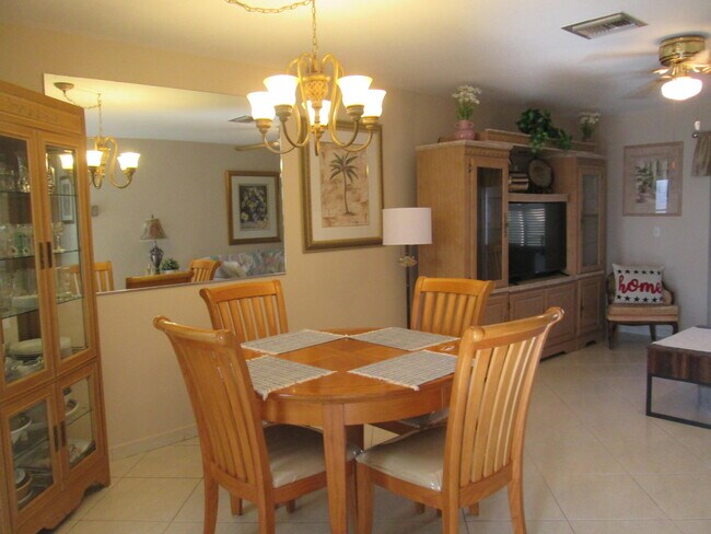 Building Photo - 2731 Barkley Dr W