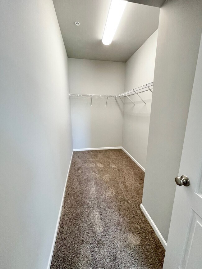 Building Photo - 809 E Main St