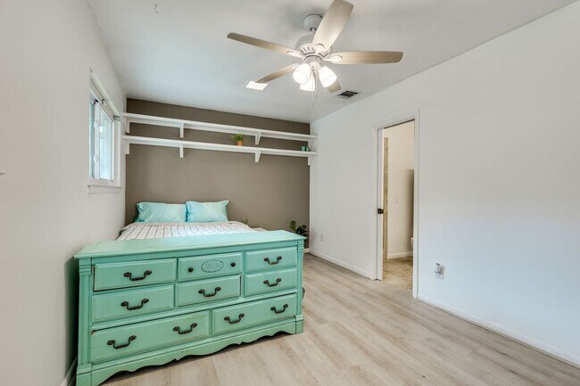 Building Photo - 3002 Stardust Dr
