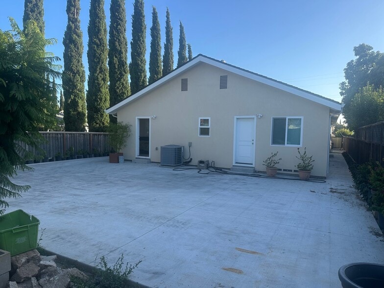 Building Photo - 68 Pala Ave