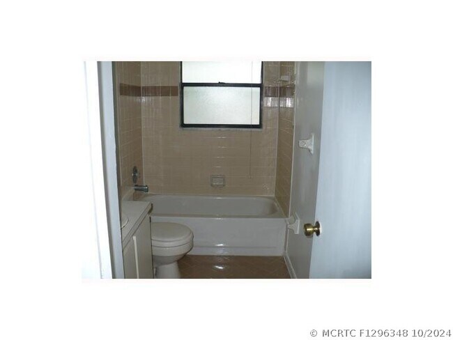 Building Photo - 4181-4187 NW 114th Ave