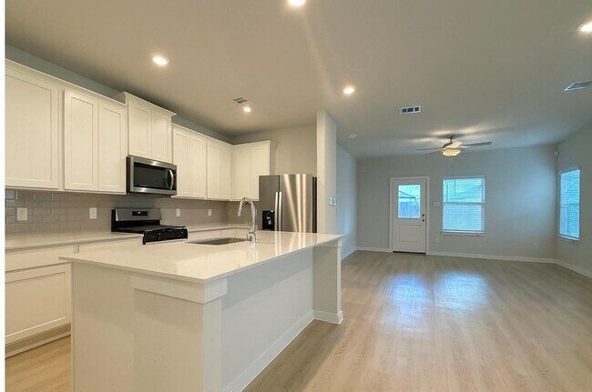 Building Photo - 3914 Flora Fld Dr