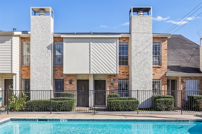 Primary Photo - 6201 Beverly Hill St