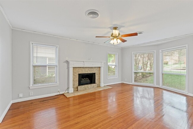 Building Photo - 511 N Oak Cliff Blvd