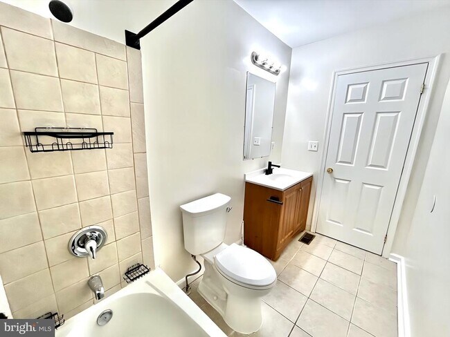 Building Photo - 2000 McHenry St