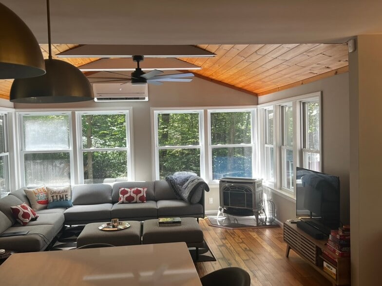 Living Room - 121 Green Pond Rd