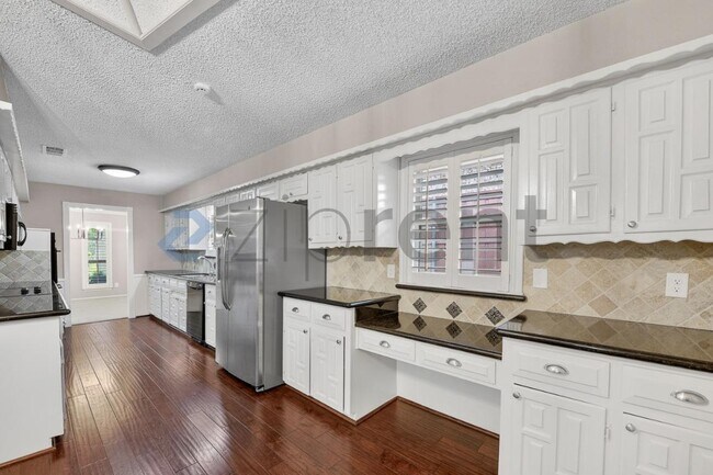 Building Photo - 2501 Bluffton Dr