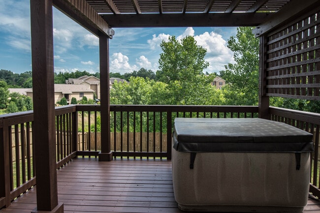 Building Photo - Two Story in Rossview!