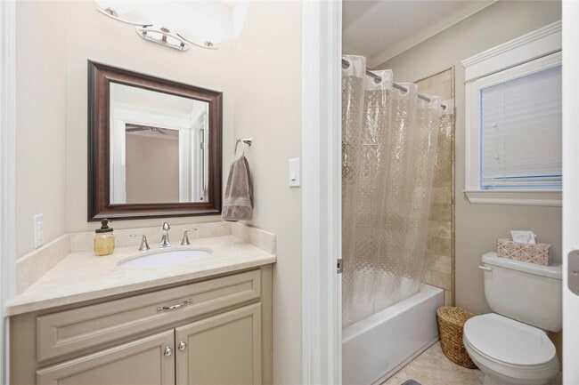 Building Photo - 621 Rutland St