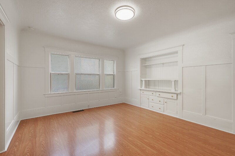 Building Photo - 2025 12th St