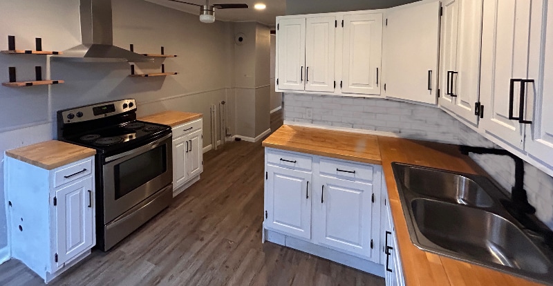 Building Photo - 24 1/2 Pine St