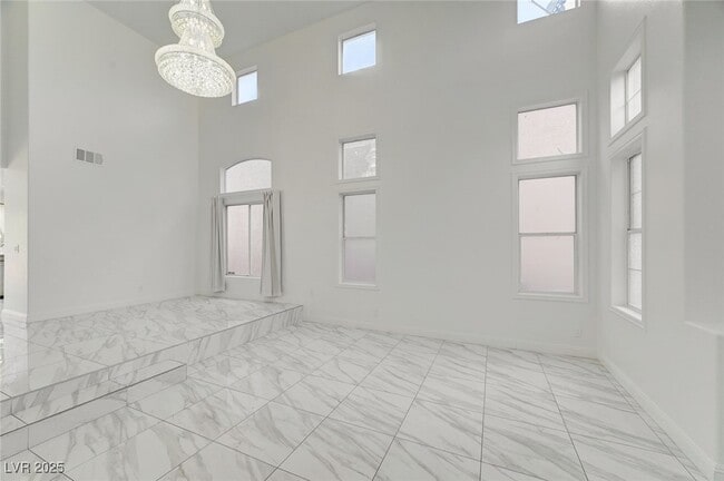 Building Photo - 9893 Canyon Peak Dr