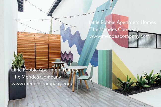 Building Photo - 1272 1/2 Robinson Ave