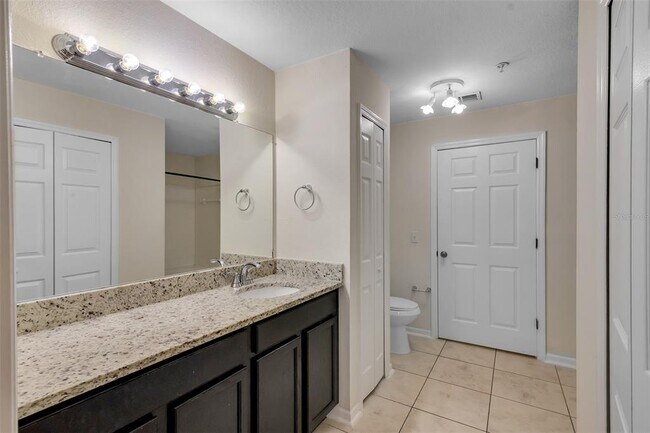 Building Photo - 8301 Elm Park Dr