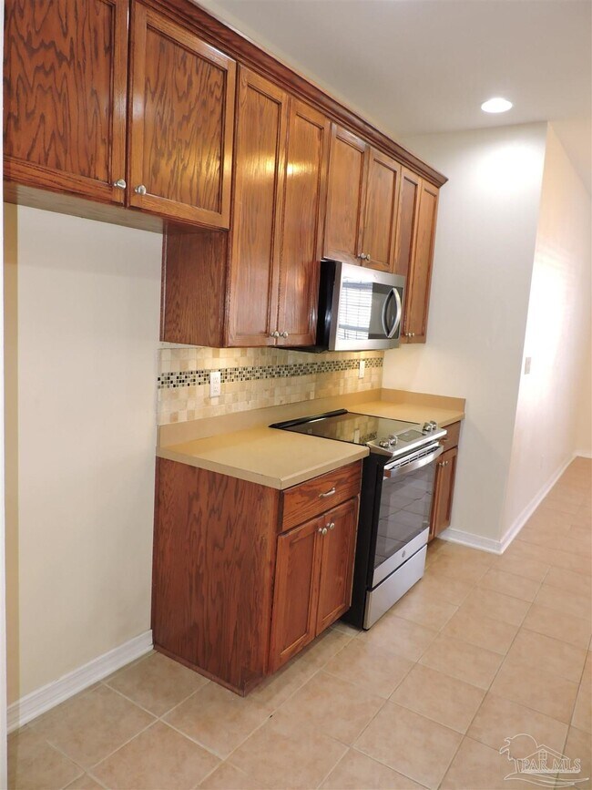 Building Photo - 4986 Vizcaya Dr