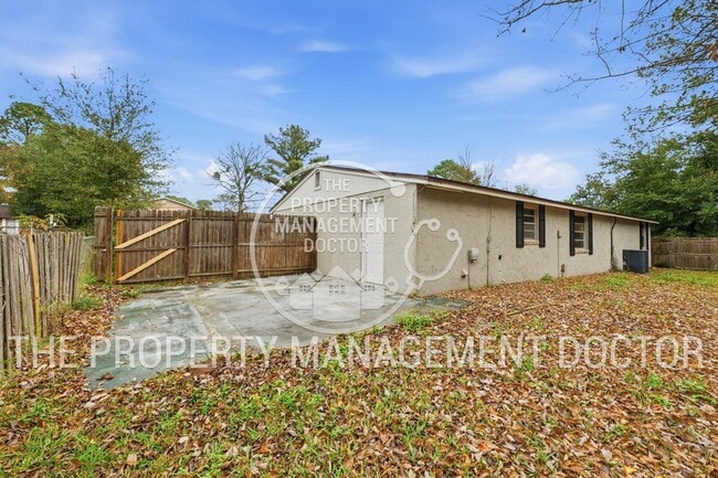 Building Photo - Modern 3/2 with an office Renovated Home in Orange Park - Ready for Immediate Move-In!