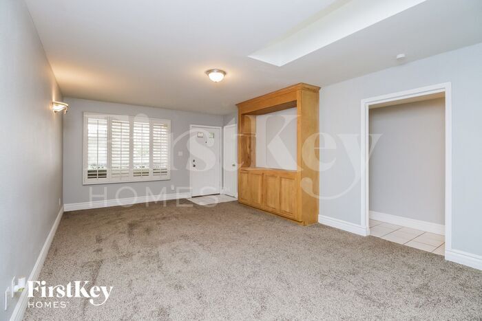 Building Photo - 2328 E Manhatton Dr