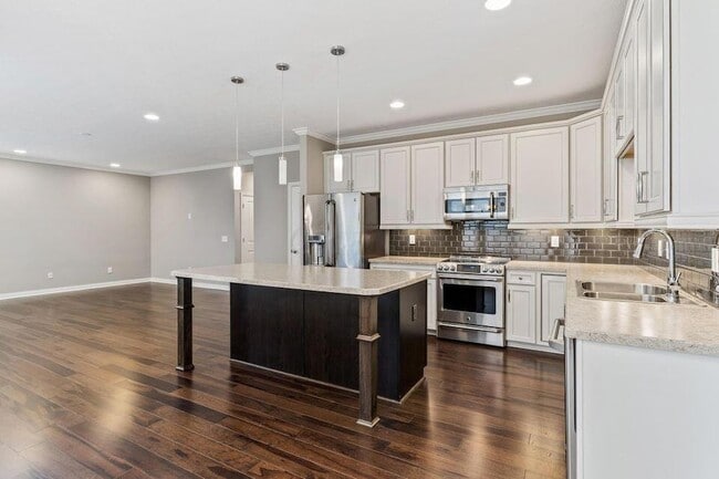 Building Photo - 5912 Danann Dr