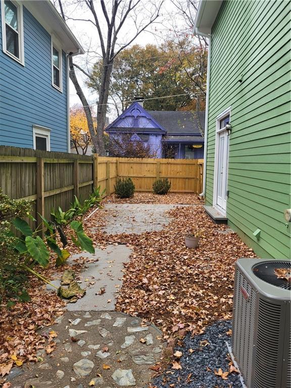 Building Photo - 320 Harden St SE