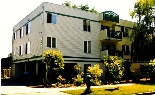 Primary Photo - Licton Springs Court Apartments