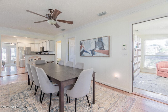 Building Photo - 214 Hopkins St