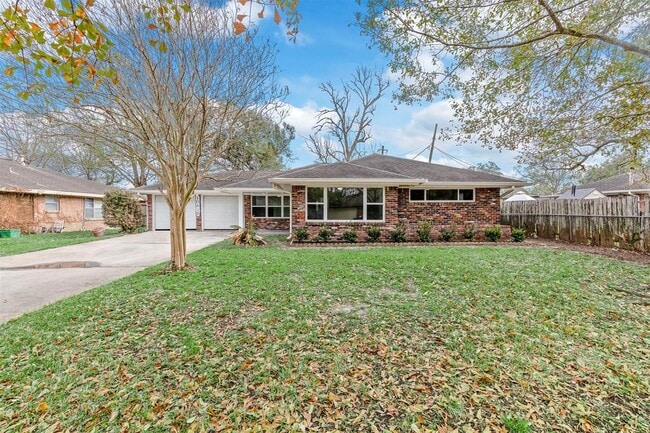 Building Photo - 10615 Clematis Ln