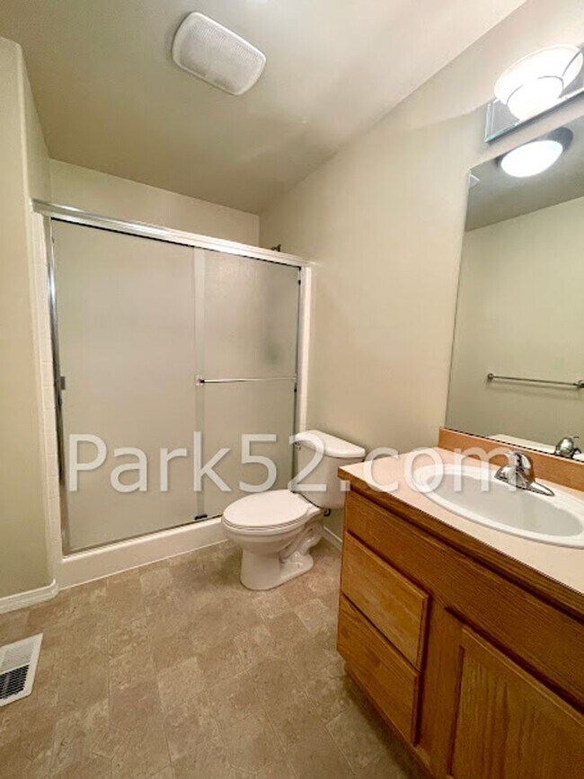 Building Photo - Dog Friendly - 3 Bedroom DuPont Single Fam...