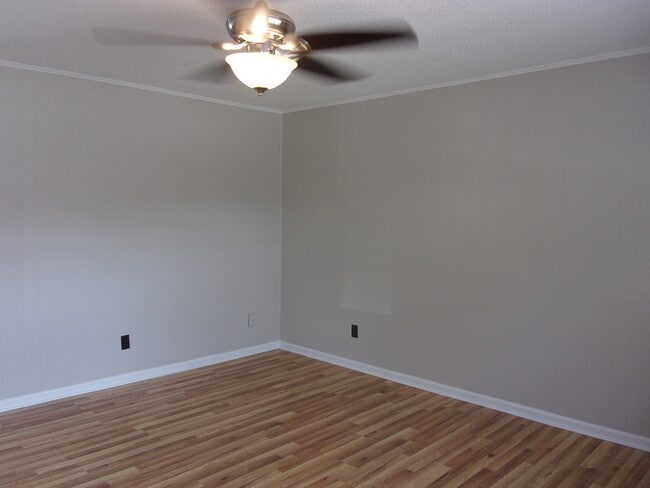 Building Photo - 1823 India Hook Rd