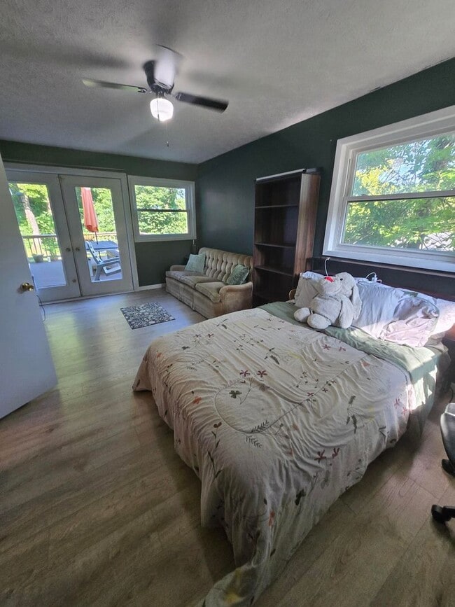 Building Photo - This charming 3-bedroom, 2-bathroom home o...