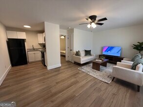 Building Photo - 1020 College Ave