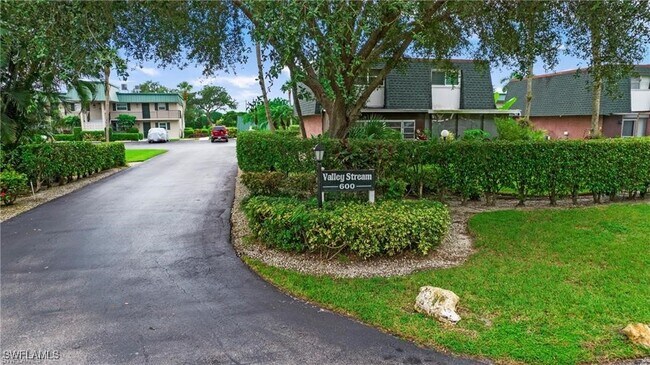 Building Photo - 600 Valley Stream Dr