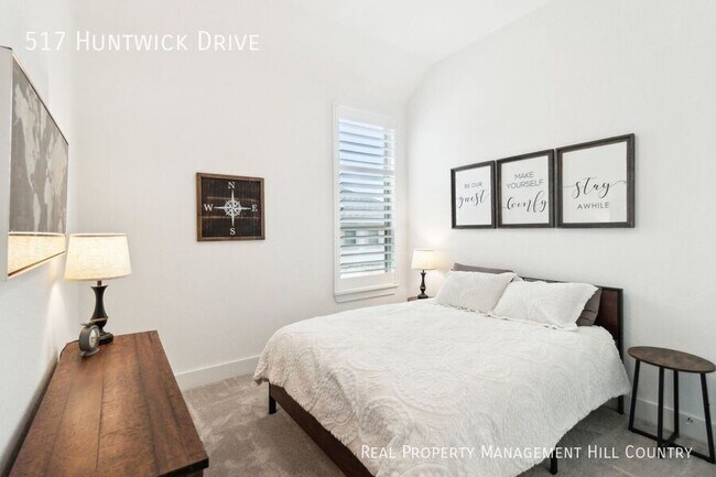 Building Photo - 517 Huntwick Dr