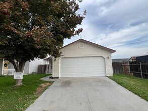 Building Photo - 3 Bed 2 Bath in Nampa!