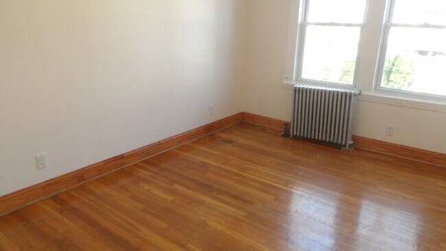 Bedroom - 67110 Clyde St