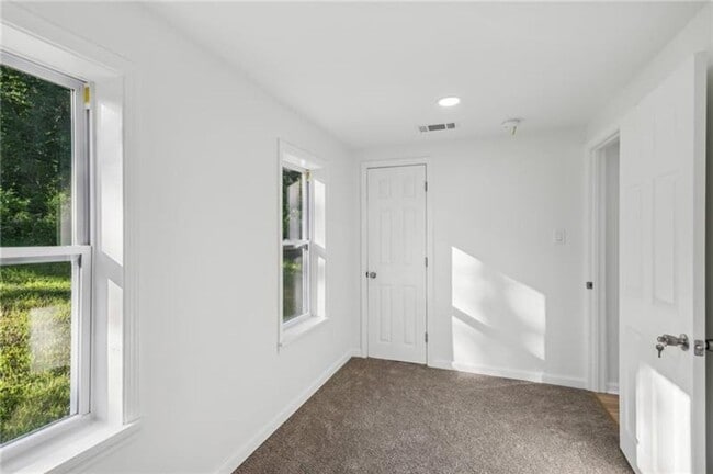 Building Photo - HOME FOR THE HOLIDAYS SPECIAL!-4 BEDROOM HOME IN FOX CHAPEL