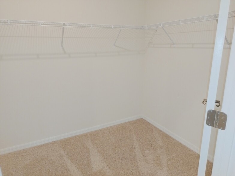 Building Photo - 5240 Sunshine Dr