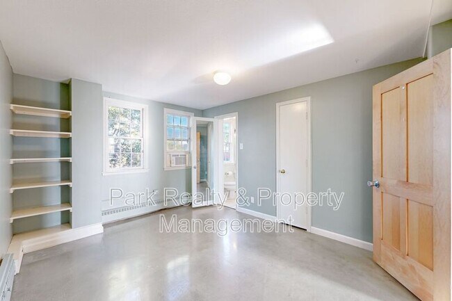 Building Photo - 1301 W Dakota Ave